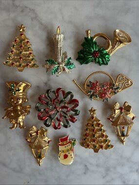 Vintage Holiday Christmas Brooch Set of 10 Gold Tone Red & Green 6 Gerry’s Pins